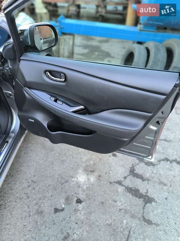 Хэтчбек Nissan Leaf 2014 в Гайвороне