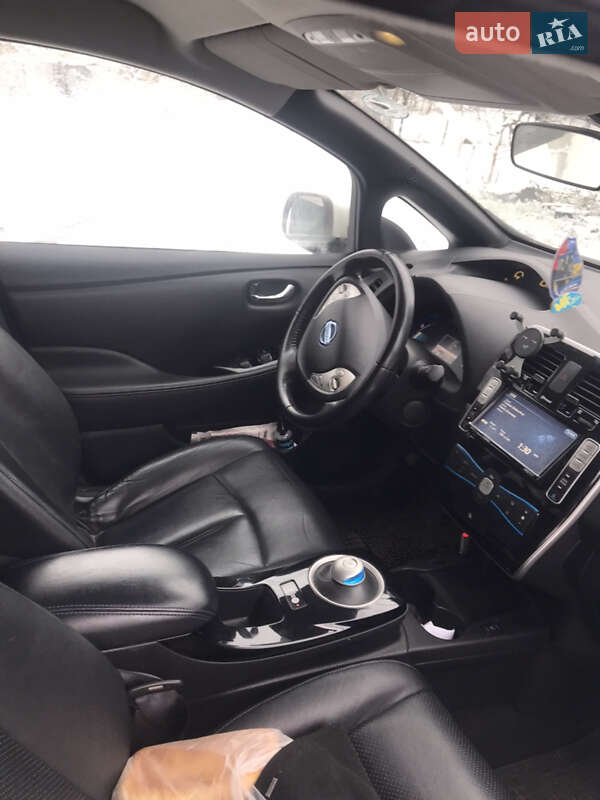 Хэтчбек Nissan Leaf 2014 в Березане