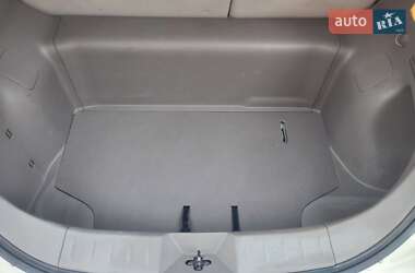 Хэтчбек Nissan Leaf 2012 в 