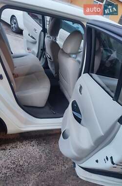 Хэтчбек Nissan Leaf 2012 в 