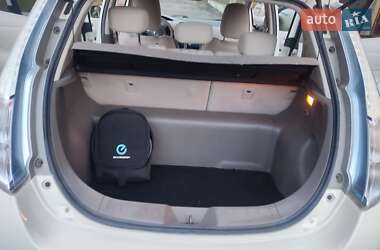 Хэтчбек Nissan Leaf 2012 в 