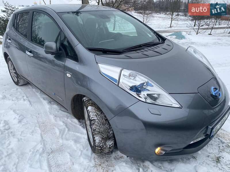 Хетчбек Nissan Leaf 2014 в 