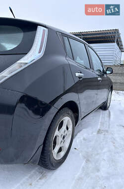 Хэтчбек Nissan Leaf 2014 в 