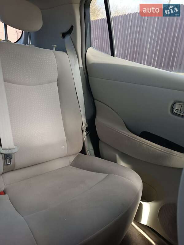 Хетчбек Nissan Leaf 2012 в Ужгороді