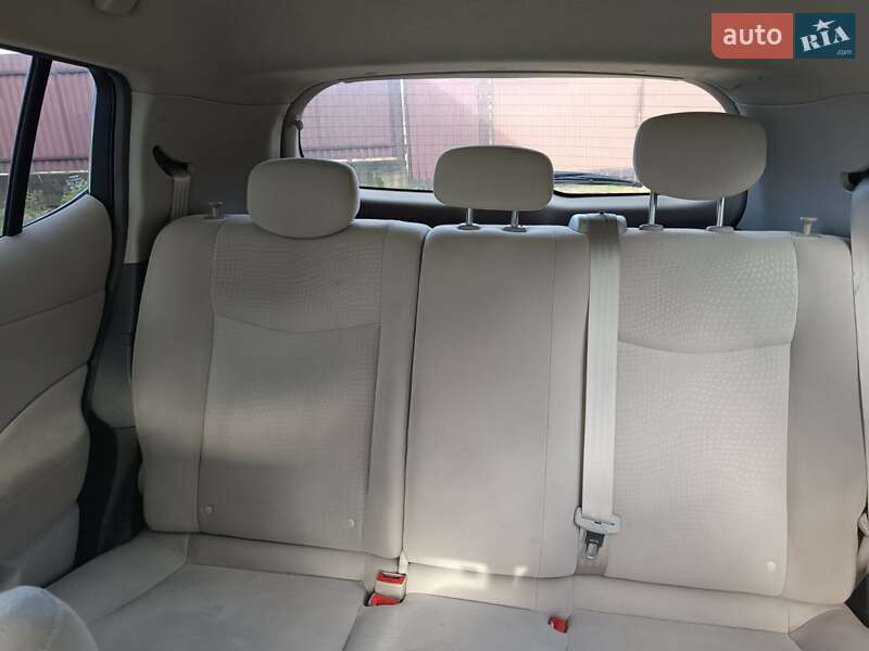 Хетчбек Nissan Leaf 2012 в Ужгороді