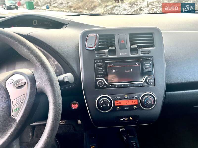 Хетчбек Nissan Leaf 2016 в Дніпрі