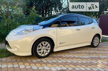 Хетчбек Nissan Leaf 2014 в 