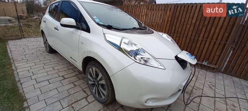 Хетчбек Nissan Leaf 2015 в Івано-Франківську