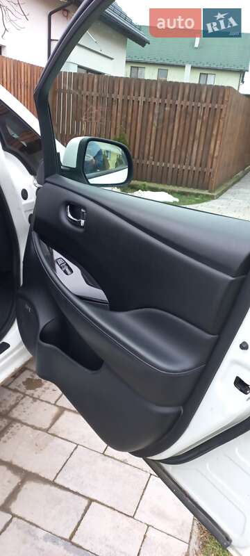 Хетчбек Nissan Leaf 2015 в Івано-Франківську