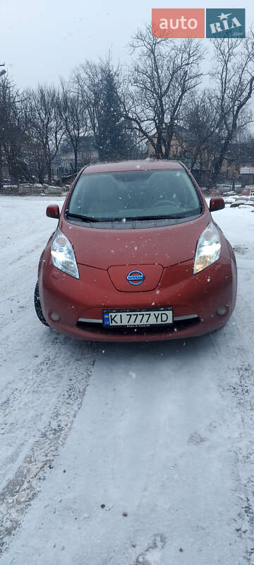Хэтчбек Nissan Leaf 2011 в Тячеве