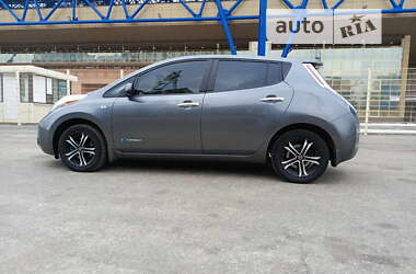 Хэтчбек Nissan Leaf 2014 в 