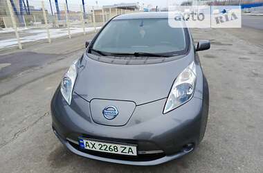 Хэтчбек Nissan Leaf 2014 в 