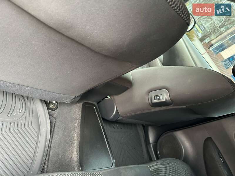 Хэтчбек Nissan Leaf 2014 в Полтаве