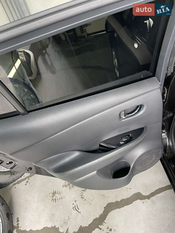 Хэтчбек Nissan Leaf 2014 в Черновцах