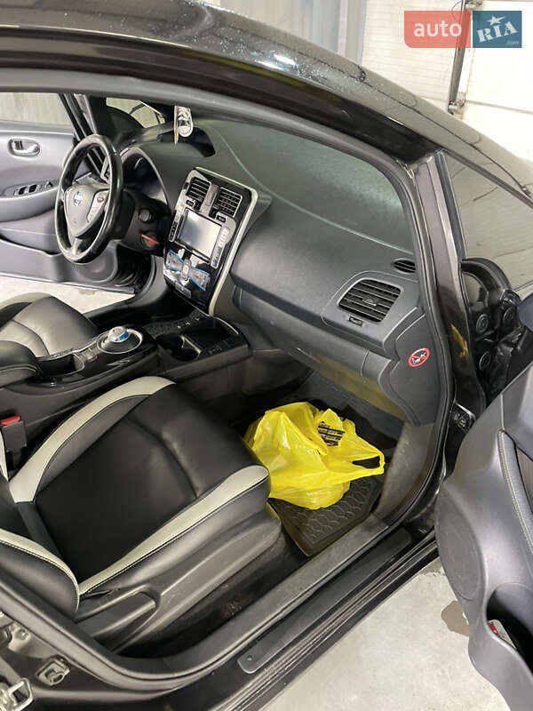 Хэтчбек Nissan Leaf 2014 в Черновцах