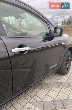 Хэтчбек Nissan Leaf 2016 в 
