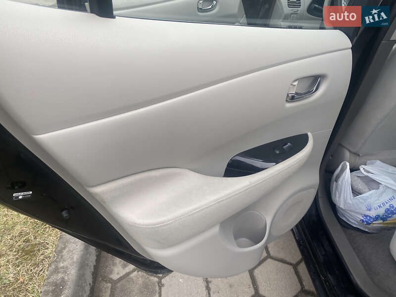 Хетчбек Nissan Leaf 2012 в Івано-Франківську