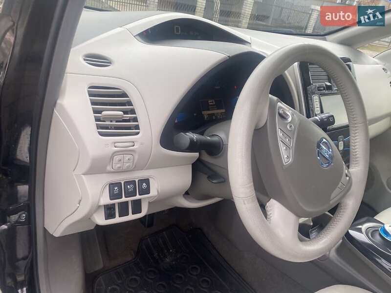 Хетчбек Nissan Leaf 2012 в Івано-Франківську