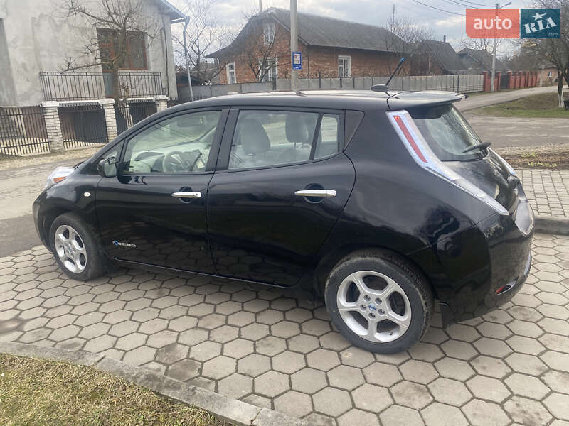 Хетчбек Nissan Leaf 2012 в Івано-Франківську