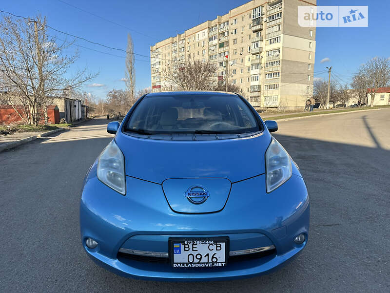 Хетчбек Nissan Leaf 2011 в Первомайську