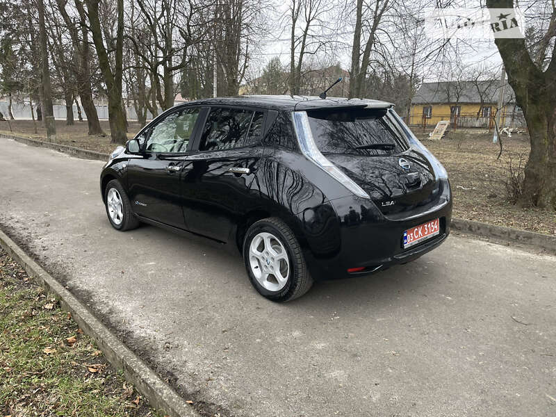 Хетчбек Nissan Leaf 2012 в Дубні