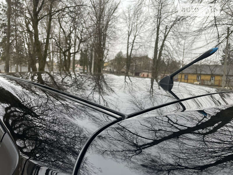 Хетчбек Nissan Leaf 2012 в Дубні