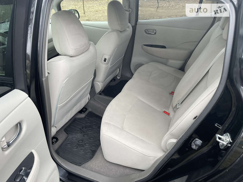 Хетчбек Nissan Leaf 2012 в Дубні