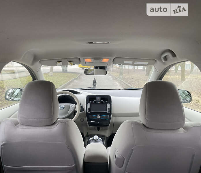 Хетчбек Nissan Leaf 2012 в Дубні