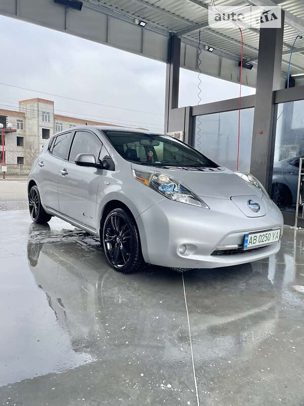 Хетчбек Nissan Leaf 2013 в Вінниці