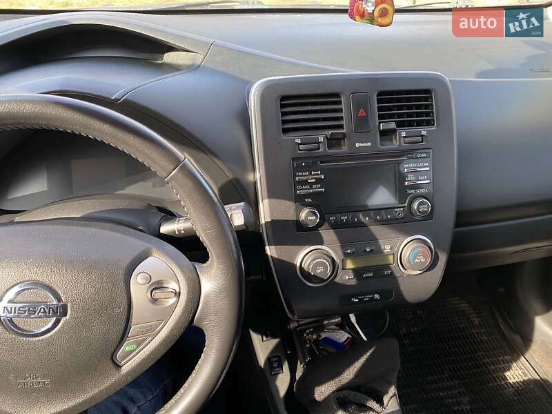 Хэтчбек Nissan Leaf 2015 в Кривом Роге