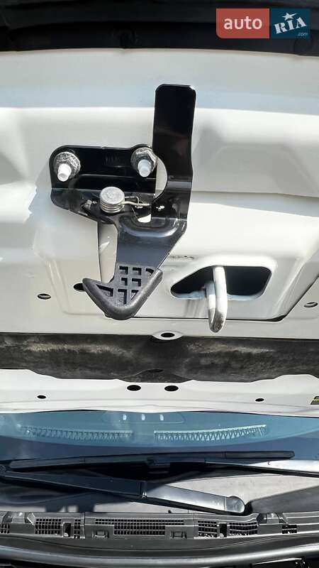 Хетчбек Nissan Leaf 2014 в Запоріжжі