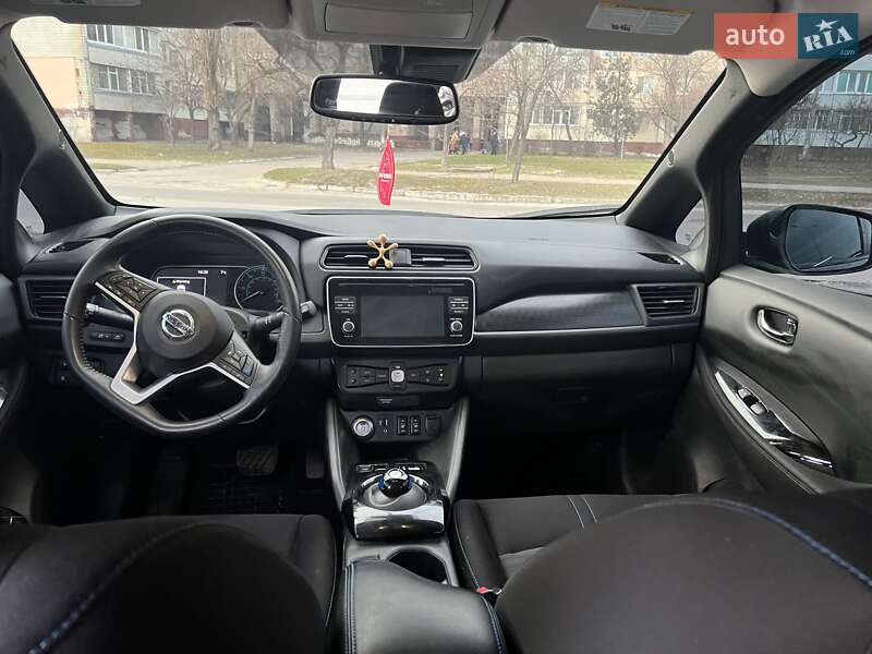Хэтчбек Nissan Leaf 2018 в Каменском