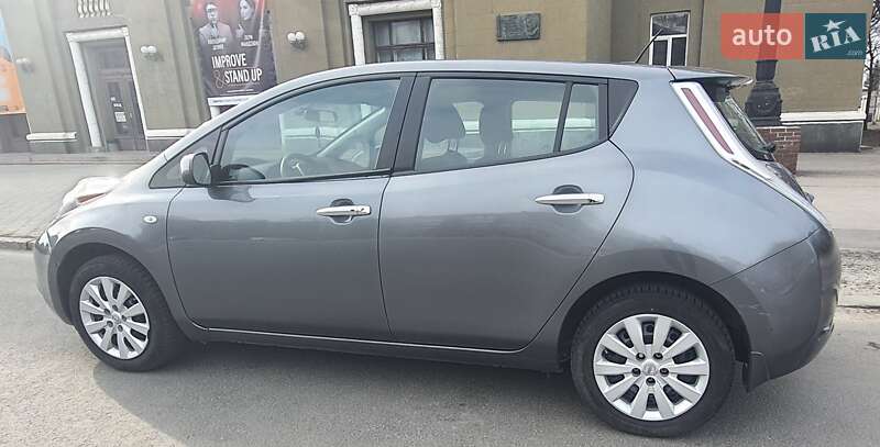 Хетчбек Nissan Leaf 2016 в Дніпрі