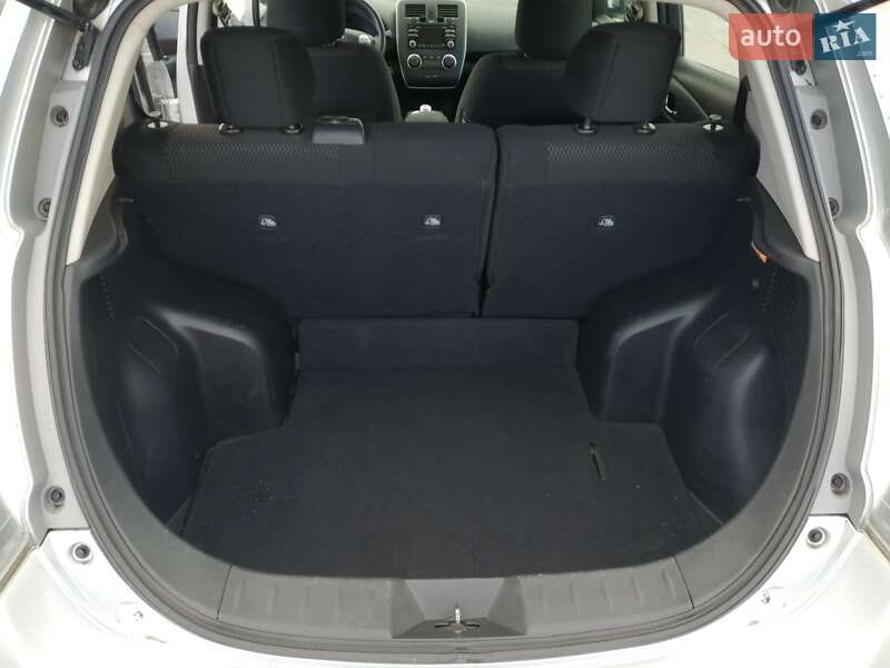 Хэтчбек Nissan Leaf 2015 в Луцке