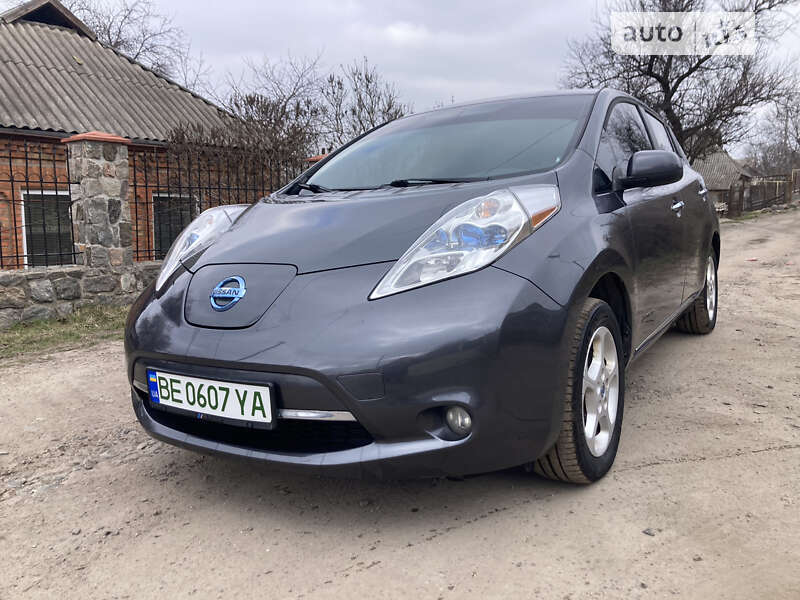 Хэтчбек Nissan Leaf 2013 в Первомайске