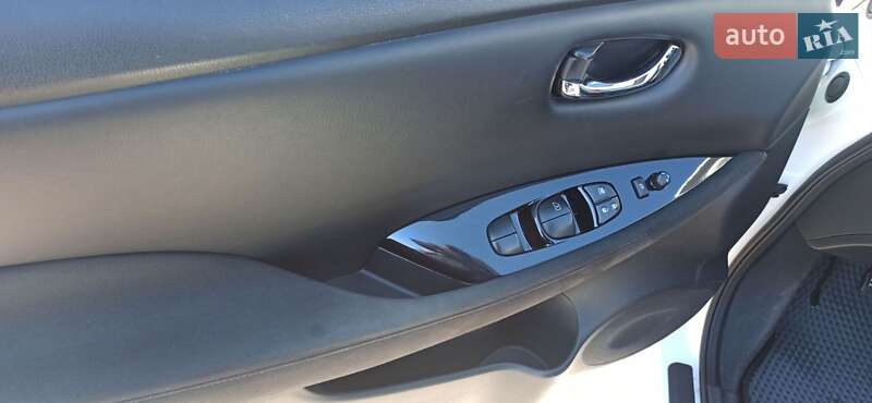 Хэтчбек Nissan Leaf 2015 в Бердичеве