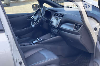 Хэтчбек Nissan Leaf 2019 в 