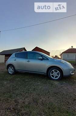 Хэтчбек Nissan Leaf 2015 в Вышгороде