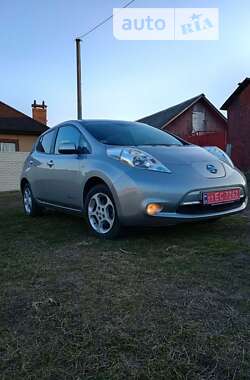 Хэтчбек Nissan Leaf 2015 в Вышгороде