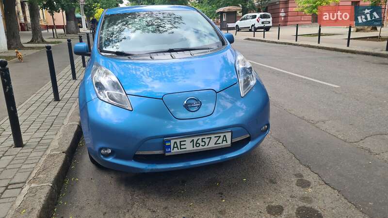 Хэтчбек Nissan Leaf 2011 в Одессе
