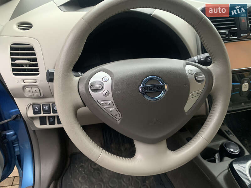 Хетчбек Nissan Leaf 2012 в Іршаві
