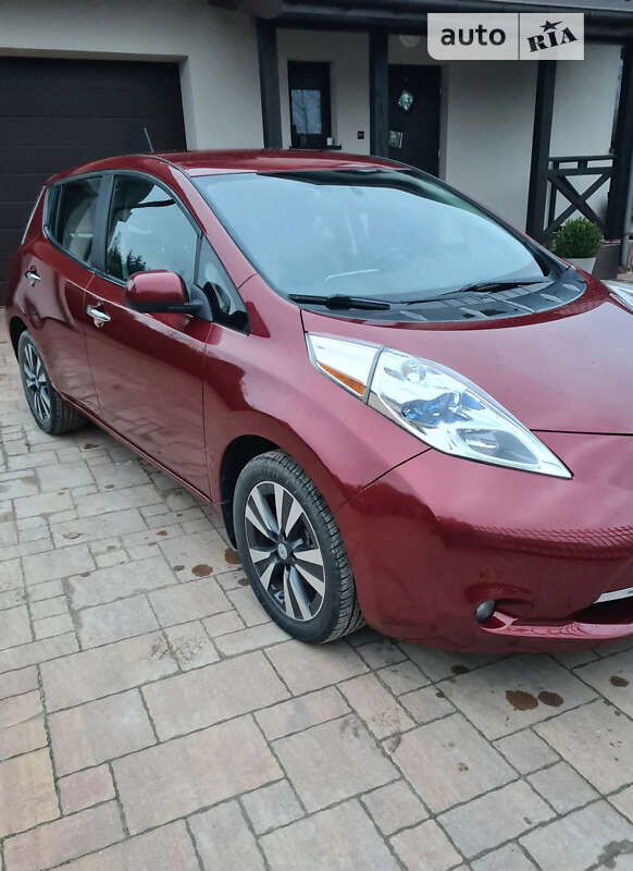 Хетчбек Nissan Leaf 2015 в Житомирі