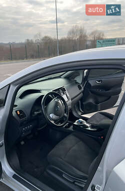 Хэтчбек Nissan Leaf 2014 в 