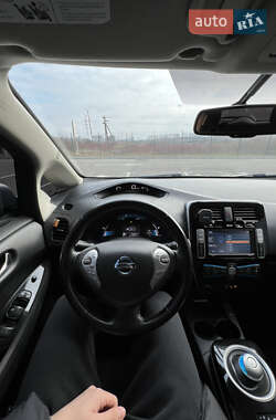 Хэтчбек Nissan Leaf 2014 в 