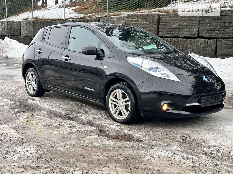 Хетчбек Nissan Leaf 2014 в Дубні