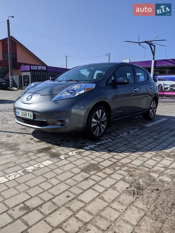 Хэтчбек Nissan Leaf 2016 в Ровно