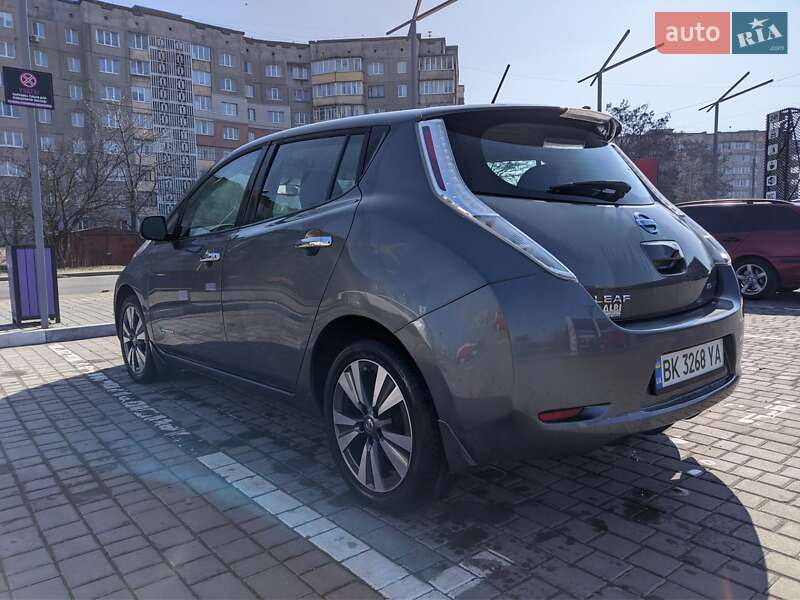Хэтчбек Nissan Leaf 2016 в Ровно
