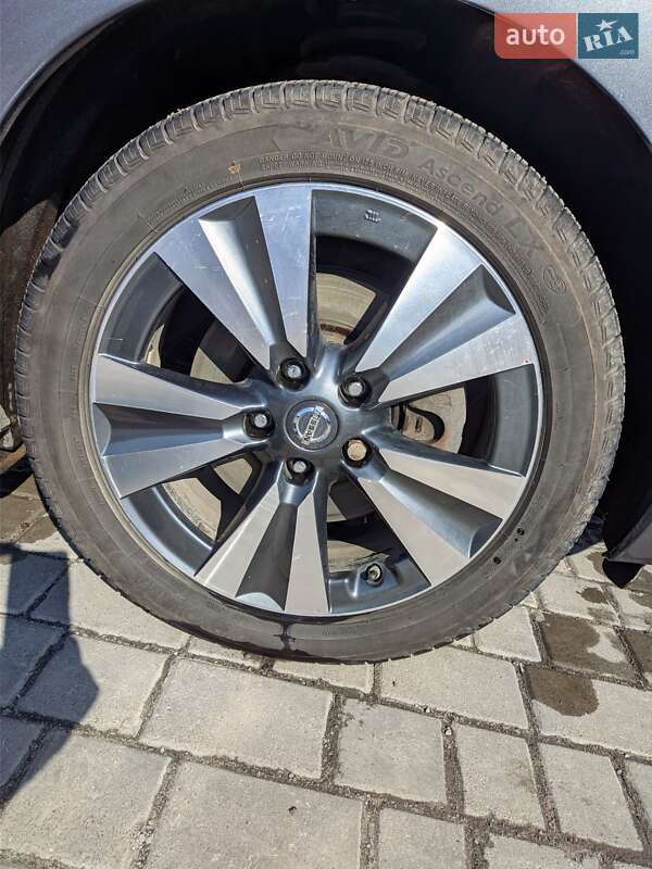 Хэтчбек Nissan Leaf 2016 в Ровно