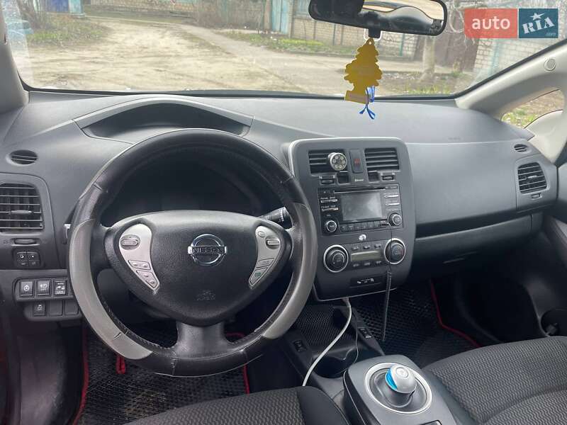 Хетчбек Nissan Leaf 2015 в Миколаєві