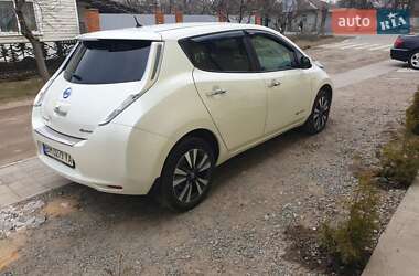Хэтчбек Nissan Leaf 2017 в 